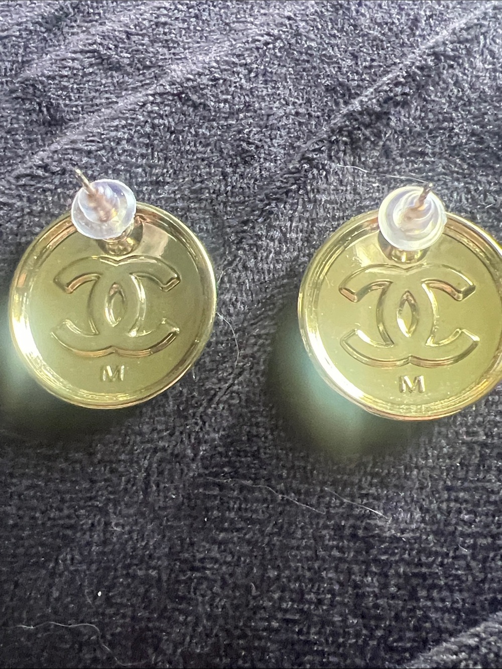 CHANEL Gold-Tone Button earrings with White CC Logo - Picture 7 of 11